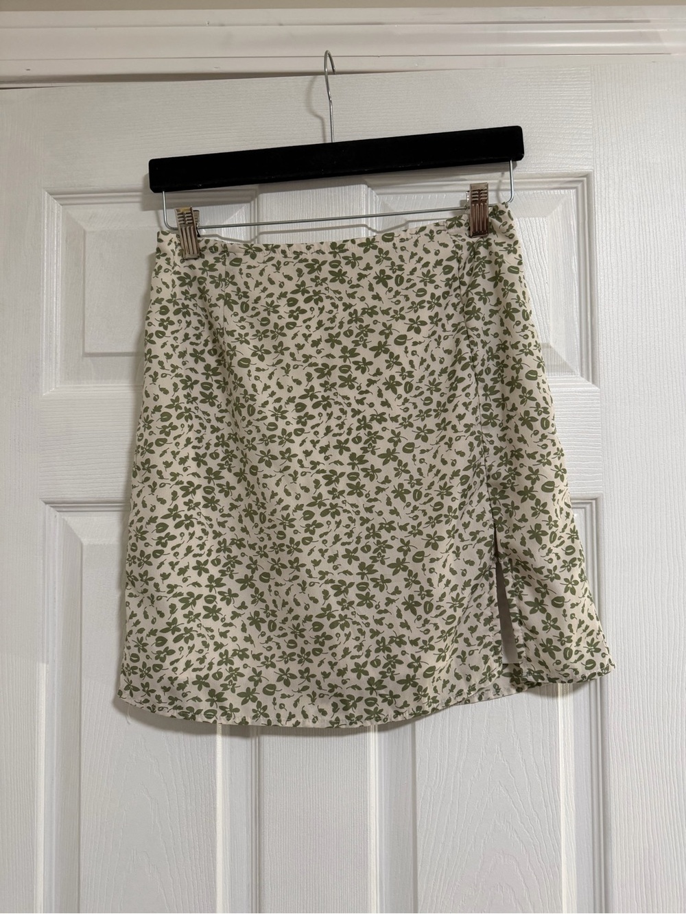 Princess Polly Cream Skirt with Green Floral Print- Size 4